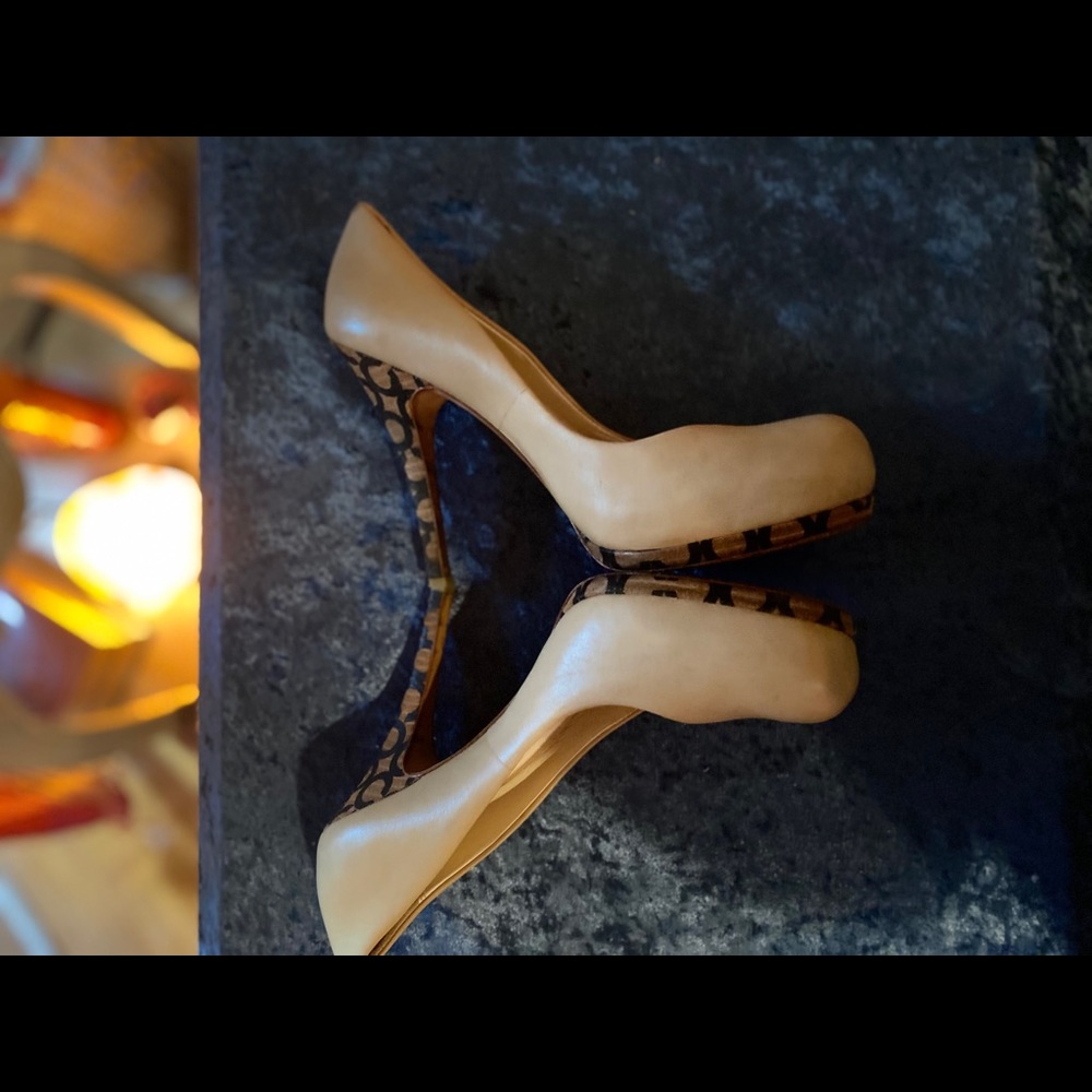 Woman’s heels - Picture 5 of 10